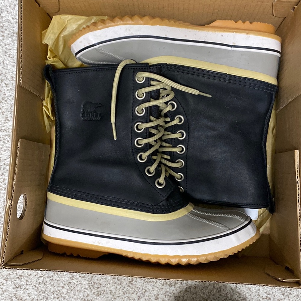 Sorrel snow boots